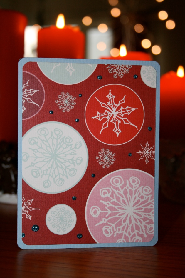 Julkort 2013 - blått kort med snöflingor o stickles