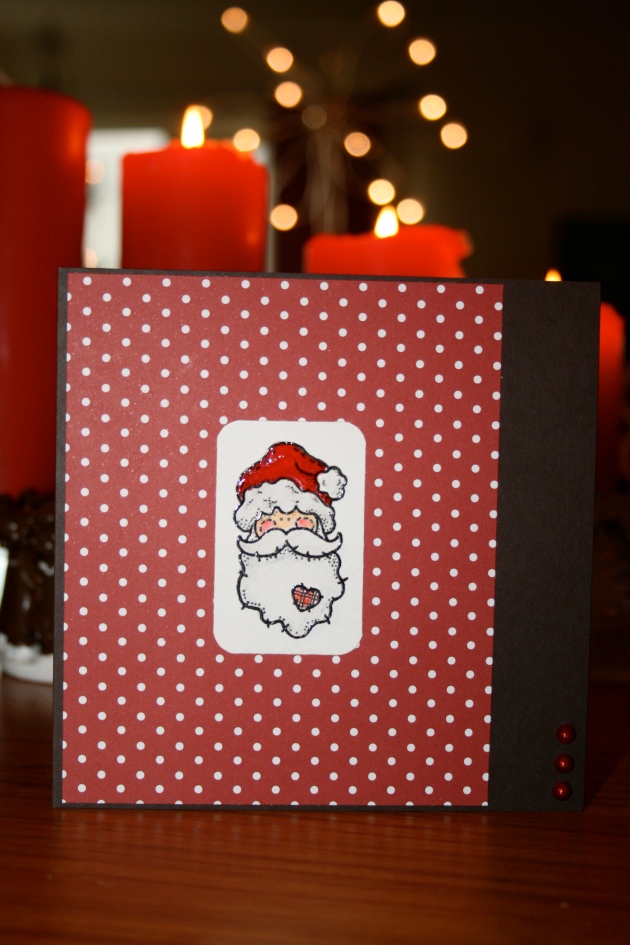 Julkort 2013 - brunt kort med prickigt papper och tomte